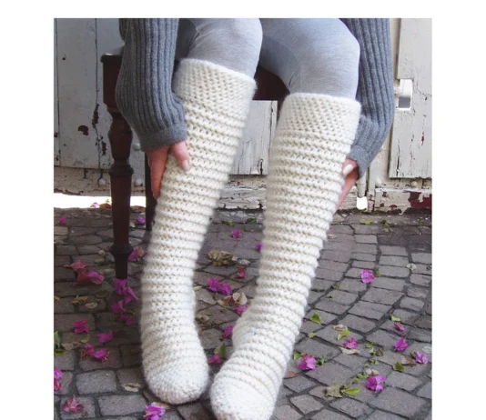 North Pole Knee-high Socks Crochet Pattern! North Pole Knee-high Socks Crochet Pattern